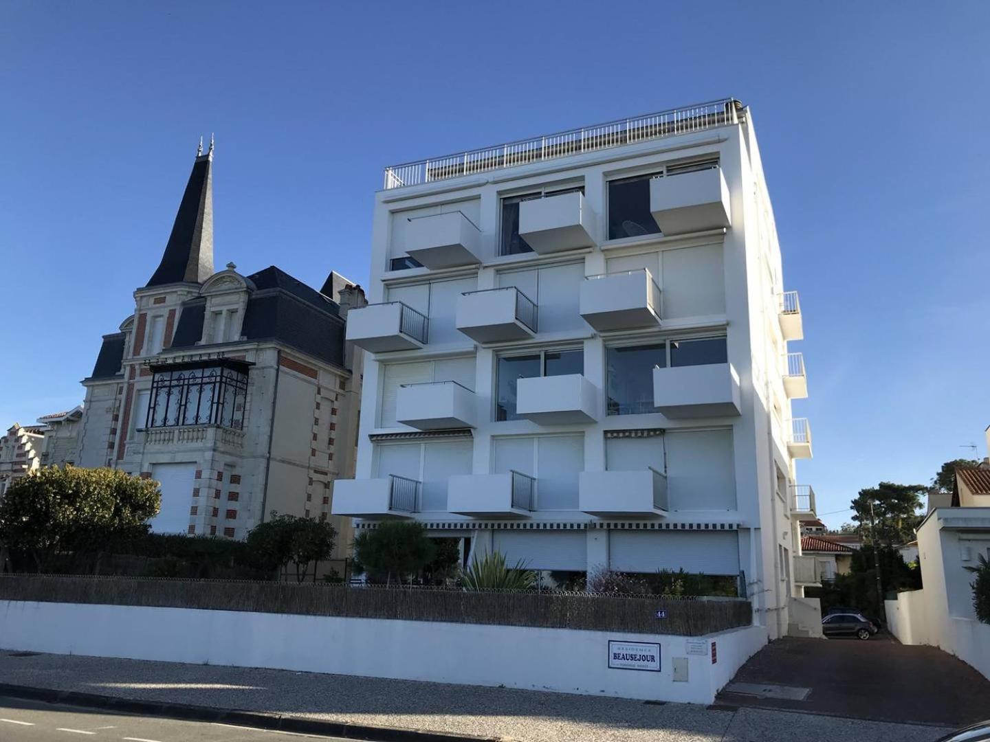 Royan - Vue Mer Pour Cet Appartement Face A La Plage - Grande Conche Exterior photo