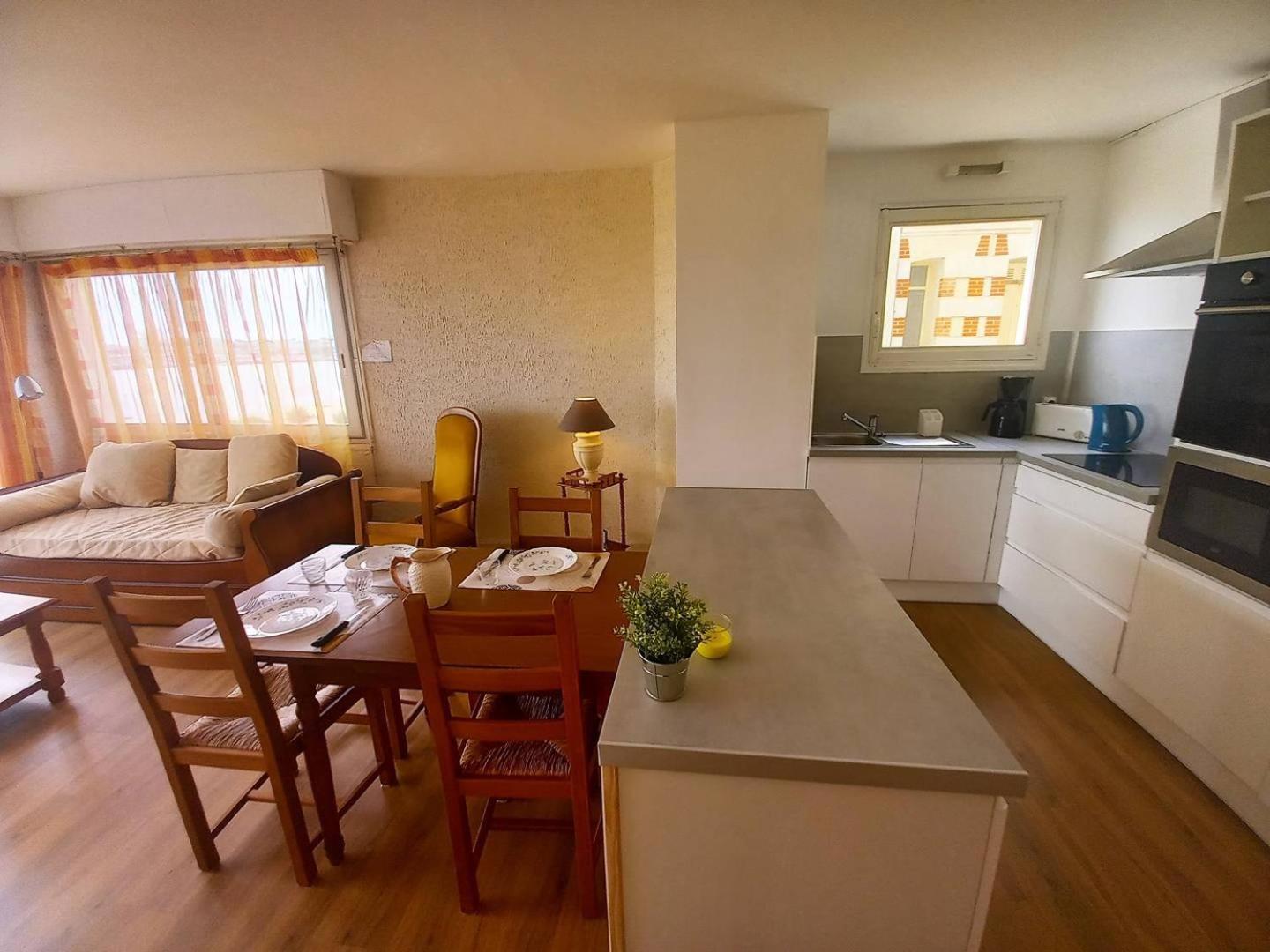 Royan - Vue Mer Pour Cet Appartement Face A La Plage - Grande Conche Exterior photo