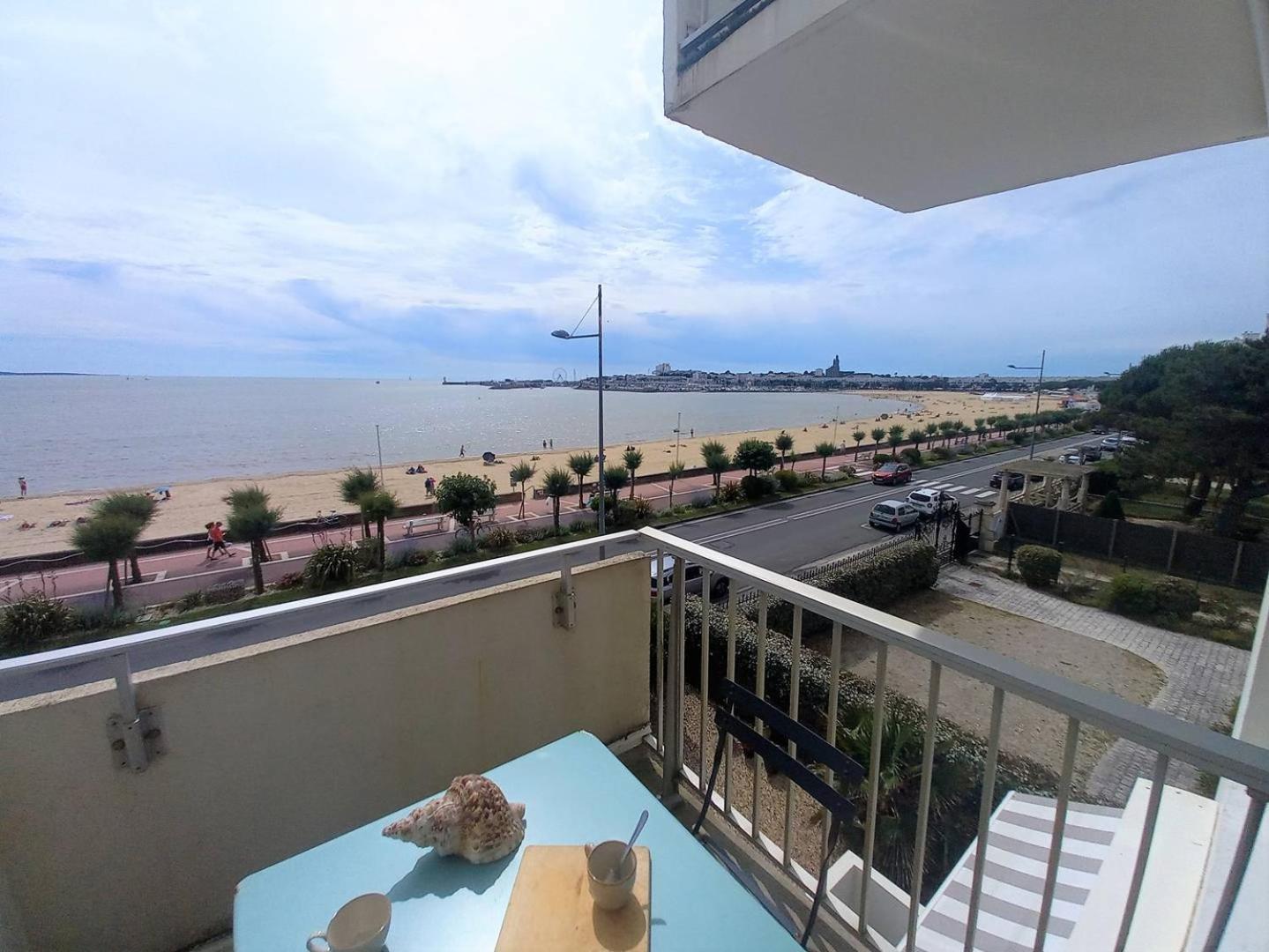 Royan - Vue Mer Pour Cet Appartement Face A La Plage - Grande Conche Exterior photo