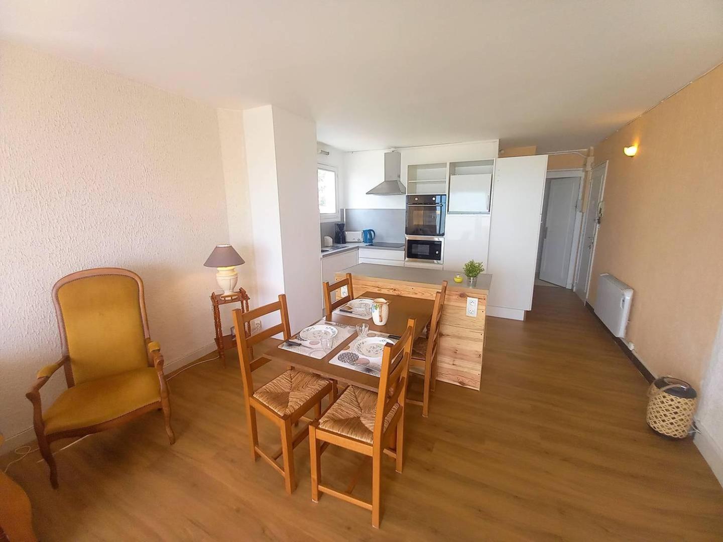 Royan - Vue Mer Pour Cet Appartement Face A La Plage - Grande Conche Exterior photo